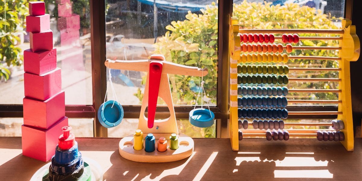 TOP 4 des jouets en bois Montessori pour un enfant de 2 ans