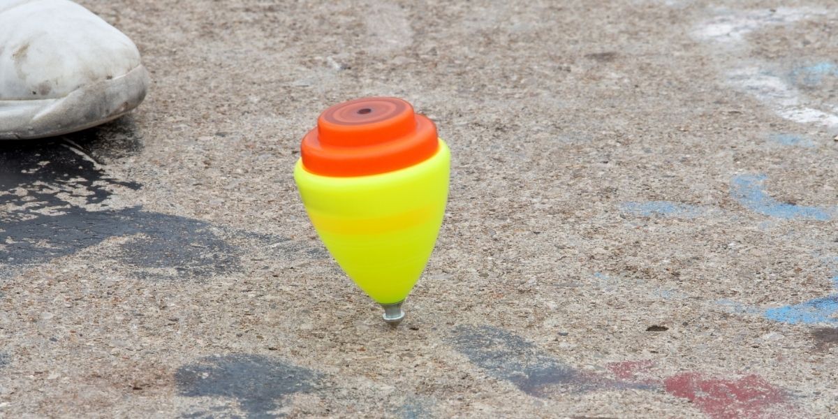 Faire tourner la toupie : différentes techniques pour l’utiliser